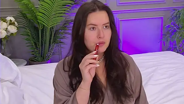 TrishaWinslet online show from October 6, 2025, 5:41 am