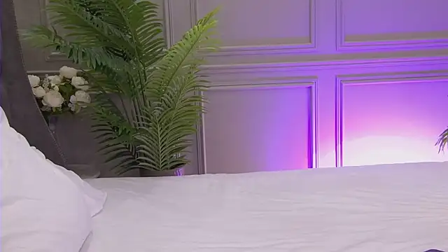 TrishaWinslet online show from November 23, 2025, 5:06 am