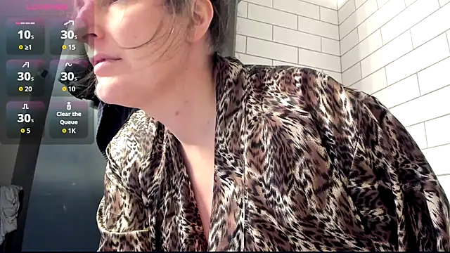 ImLeanneLawson online show from November 19, 2025, 11:27 pm