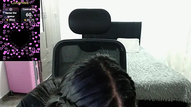 jjulietha95 online show from January 15, 2026, 12:25 am