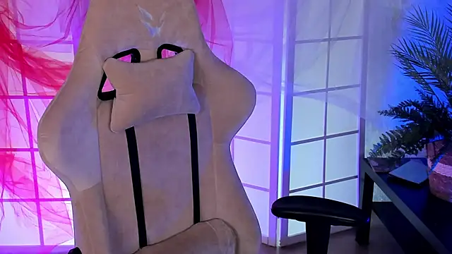 April o Nill online show from November 12, 2025, 4:00 pm