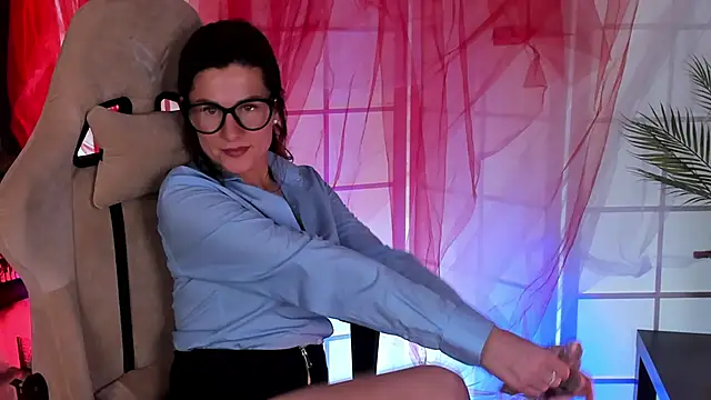 April o Nill online show from November 22, 2025, 5:23 pm