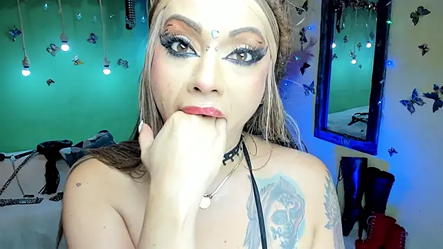 Snapshot of angelina_james_ chatting on June 11, 2026, 9:56 pm angelina james online show from June 11, 2026, 9:56 pm