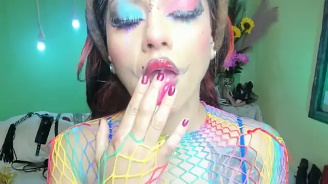 angelina james  online show from October 14, 2025, 3:01 pm