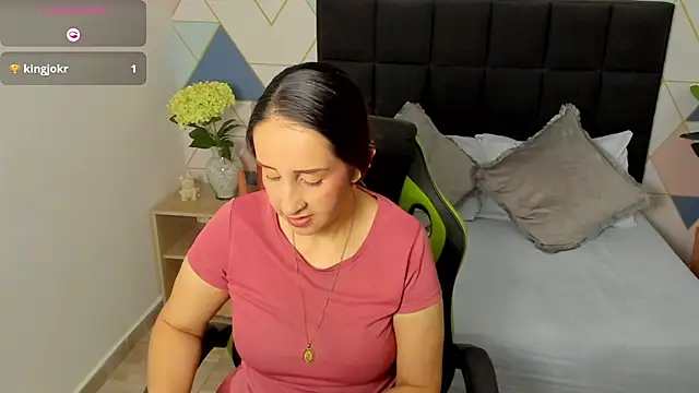 jadde13  online show from November 11, 2025, 8:03 pm