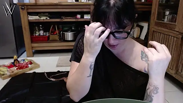 Snapshot of Mistress_Wonder chatting on May 1, 2026, 2:22 pm Mistress Wonder online show from May 1, 2026, 2:22 pm