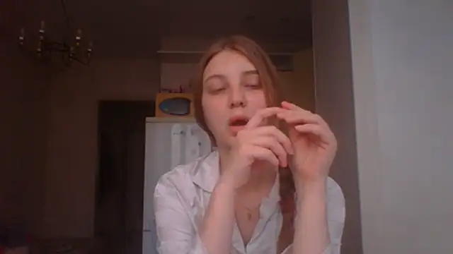 MollyDolle online show from July 5, 2026, 12:37 am