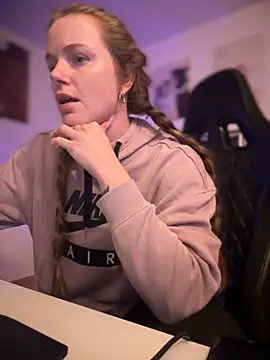 Piinkpandora online show from April 15, 2026, 7:40 pm