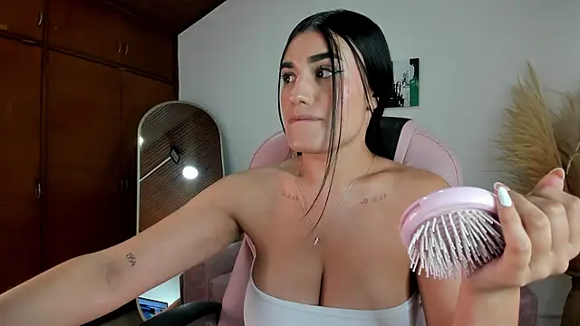 Alheli 16 online show from February 21, 2026, 12:07 pm