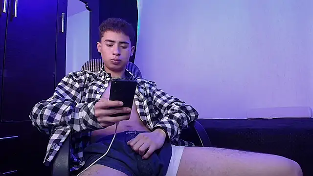 sexybat twink online show from February 24, 2025, 8:36 pm