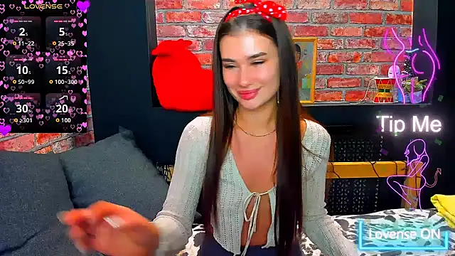 Snapshot of UrJoyy chatting on November 1, 2025, 3:24 am UrJoyy online show from November 1, 2025, 3:24 am