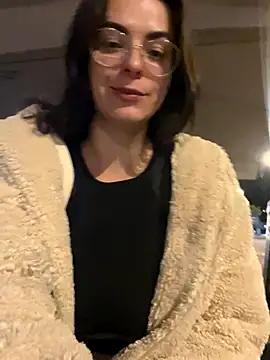 Alicia Hot1 online show from November 16, 2025, 6:01 pm