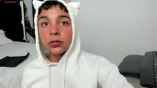 Snapshot of Seductivo_jr chatting on May 17, 2026, 10:32 pm Seductivo jr online show from May 17, 2026, 10:32 pm