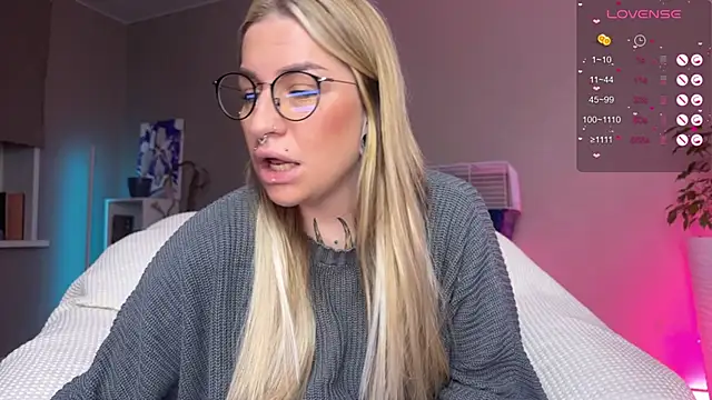 Tanya Acid online show from December 18, 2025, 4:17 am