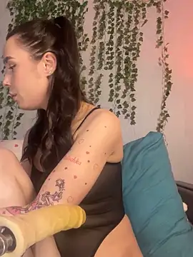 Snapshot of MiaNell chatting on November 23, 2025, 12:09 am MiaNell online show from November 23, 2025, 12:09 am