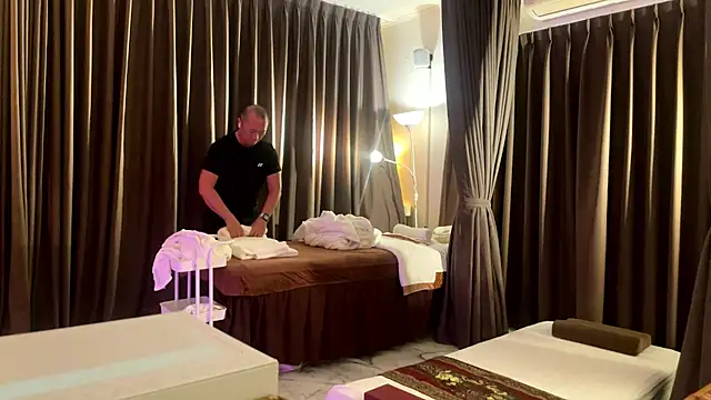 chih515 online show from November 5, 2025, 8:17 am