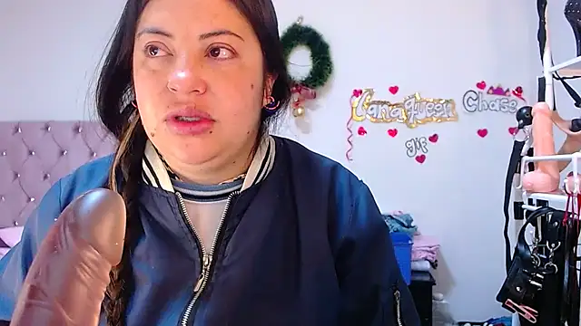 lanaqueen699 online show from February 19, 2026, 12:13 pm