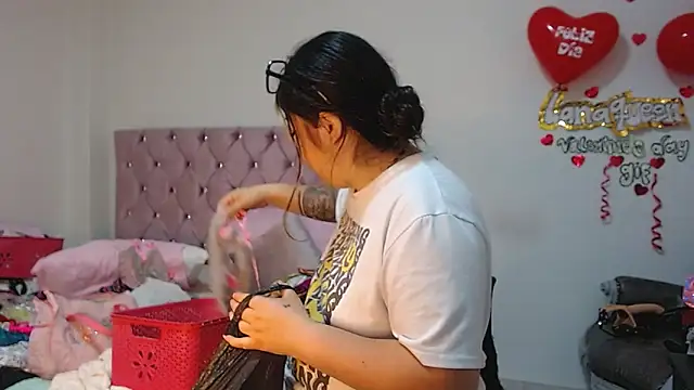 lanaqueen699 online show from March 1, 2025, 3:27 pm
