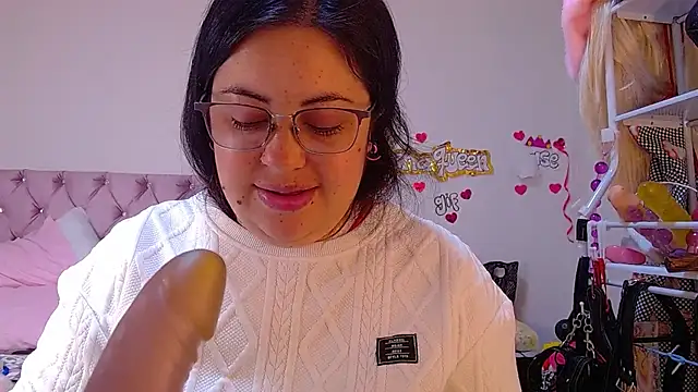 lanaqueen699 online show from June 30, 2026, 12:16 pm