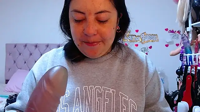 lanaqueen699 online show from April 1, 2026, 12:17 pm