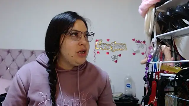 lanaqueen699 online show from April 10, 2026, 12:23 pm