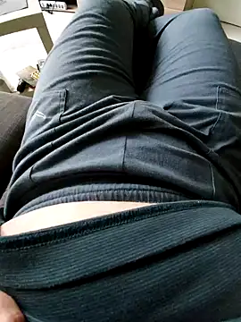 Snapshot of 85Friedrich chatting on September 28, 2025, 4:14 pm 85Friedrich online show from September 28, 2025, 4:14 pm