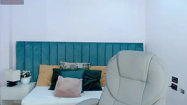 april bunnyy online show from March 13, 2026, 9:09 pm