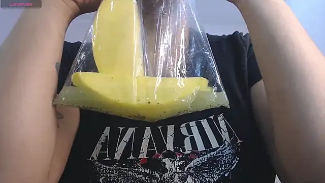 april bunnyy online show from November 21, 2025, 5:45 pm