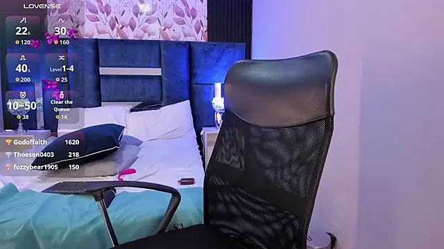 Larabrooks online show from November 29, 2025, 8:14 am