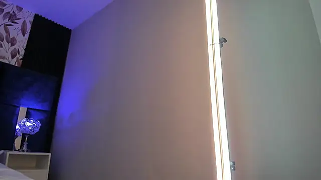 Larabrooks online show from November 12, 2025, 7:07 pm