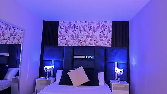 Larabrooks online show from November 11, 2025, 7:52 pm