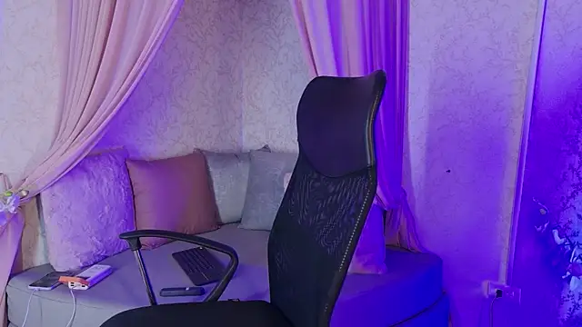 Larabrooks online show from May 25, 2026, 7:23 pm