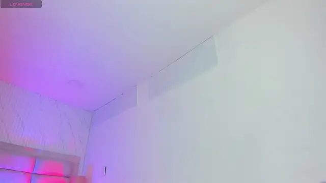 Snapshot of Melany_Luv chatting on February 12, 2026, 9:25 pm Melany Luv online show from February 12, 2026, 9:25 pm