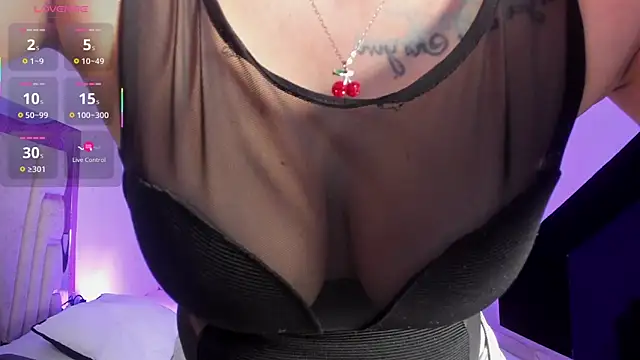 Snapshot of Melany_Luv chatting on November 7, 2025, 8:46 pm Melany Luv online show from November 7, 2025, 8:46 pm