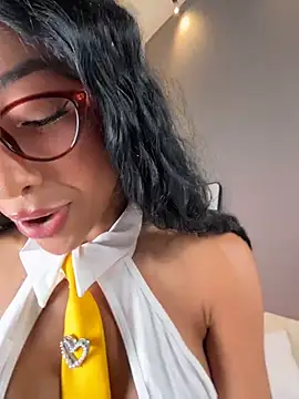 Snapshot of OSHUN_ chatting on August 5, 2026, 12:54 pm OSHUN online show from August 5, 2026, 12:54 pm