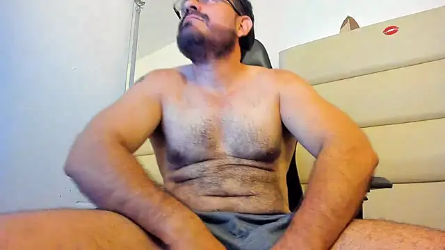 Snapshot of SbasTone_Muscle chatting on November 24, 2025, 3:01 pm SbasTone Muscle online show from November 24, 2025, 3:01 pm