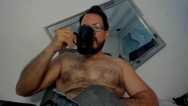 Snapshot of SbasTone_Muscle chatting on October 11, 2025, 1:23 pm SbasTone Muscle online show from October 11, 2025, 1:23 pm