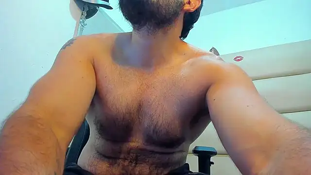 Snapshot of SbasTone_Muscle chatting on November 21, 2025, 12:15 pm SbasTone Muscle online show from November 21, 2025, 12:15 pm