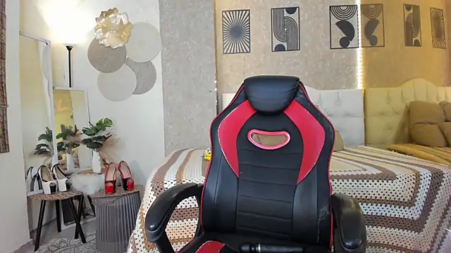 AmorMia online show from November 5, 2025, 7:50 pm