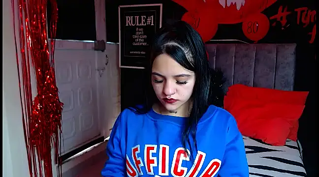 Violettasquirt online show from March 11, 2025, 3:34 pm