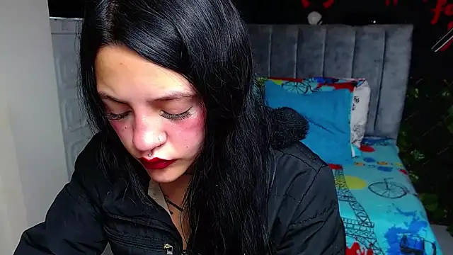 Violettasquirt online show from May 19, 2026, 3:19 pm