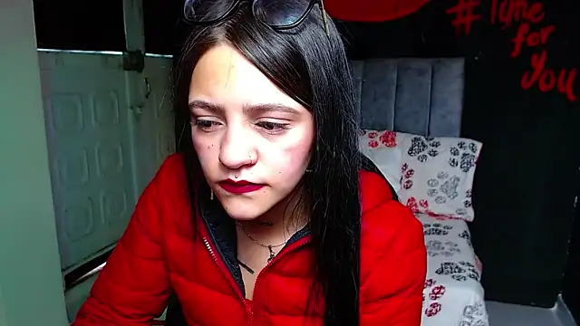 Violettasquirt online show from April 10, 2026, 3:41 pm