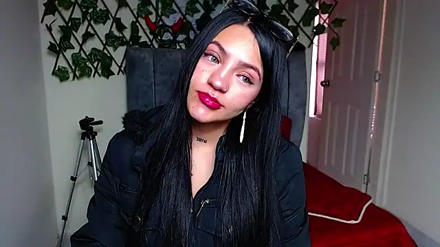 Violettasquirt online show from May 25, 2026, 1:32 pm