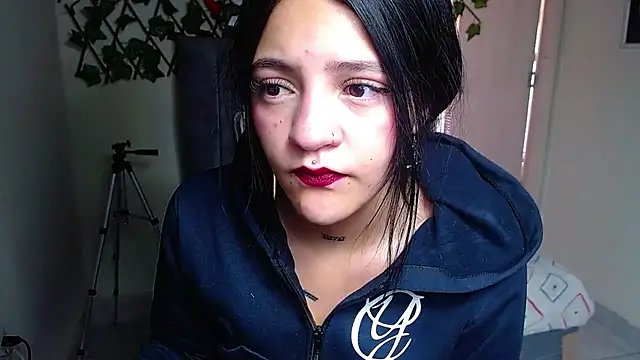 Snapshot of Violettasquirt chatting on June 10, 2026, 1:45 pm Violettasquirt online show from June 10, 2026, 1:45 pm