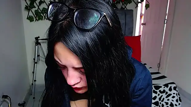 Snapshot of Violettasquirt chatting on June 17, 2026, 1:43 pm Violettasquirt online show from June 17, 2026, 1:43 pm