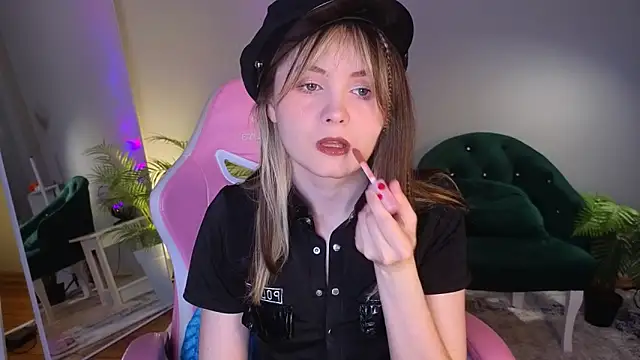 Snapshot of CiriRianonn chatting on November 7, 2025, 4:17 am CiriRianonn online show from November 7, 2025, 4:17 am