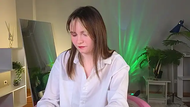 Snapshot of CiriRianonn chatting on November 26, 2025, 4:23 am CiriRianonn online show from November 26, 2025, 4:23 am