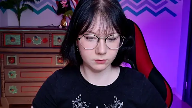 NancyMartinez online show from October 18, 2025, 9:11 am