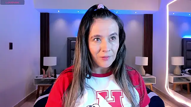 Snapshot of Susann_Ross chatting on November 10, 2025, 10:53 am Susann Ross online show from November 10, 2025, 10:53 am