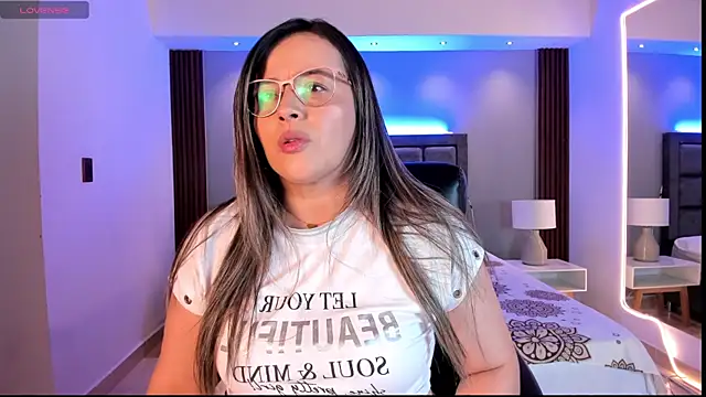 Snapshot of Susann_Ross chatting on March 21, 2025, 10:50 am Susann Ross online show from March 21, 2025, 10:50 am